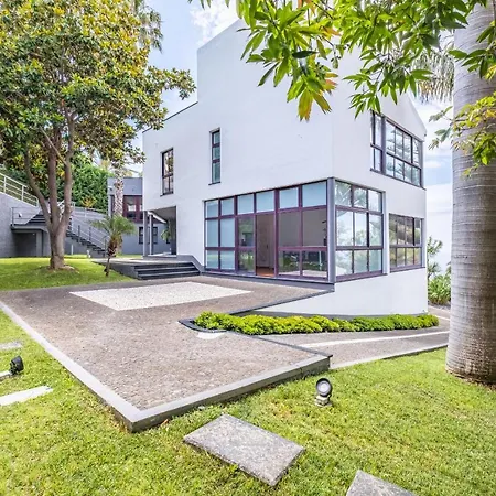 Villa Crerital - By Wehost