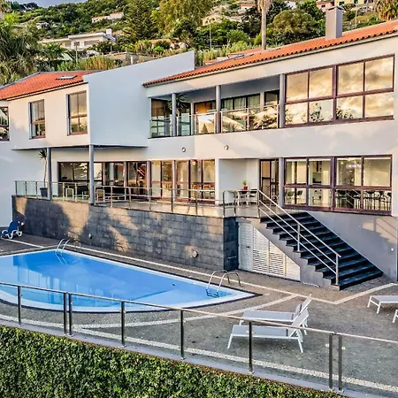 Willa Crerital - By Wehost Funchal (Madeira)