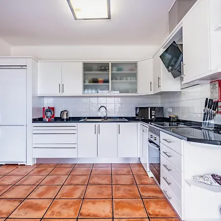 Willa Crerital - By Wehost